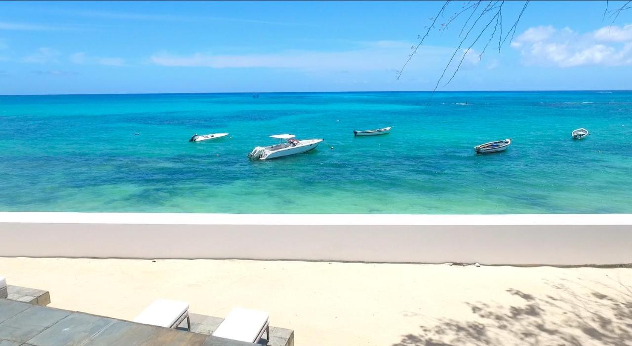 Villa Horizon By Dream Escapes, Beachfront Villa Pointe aux Canonniers Bagian luar foto