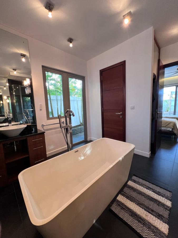 Villa Horizon By Dream Escapes, Beachfront Villa Pointe aux Canonniers Bagian luar foto